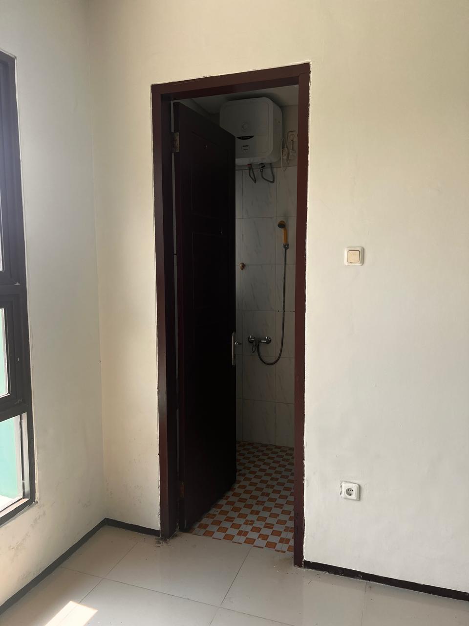 Rumah Disewakan Semi Furnished di Lippo Cikarang